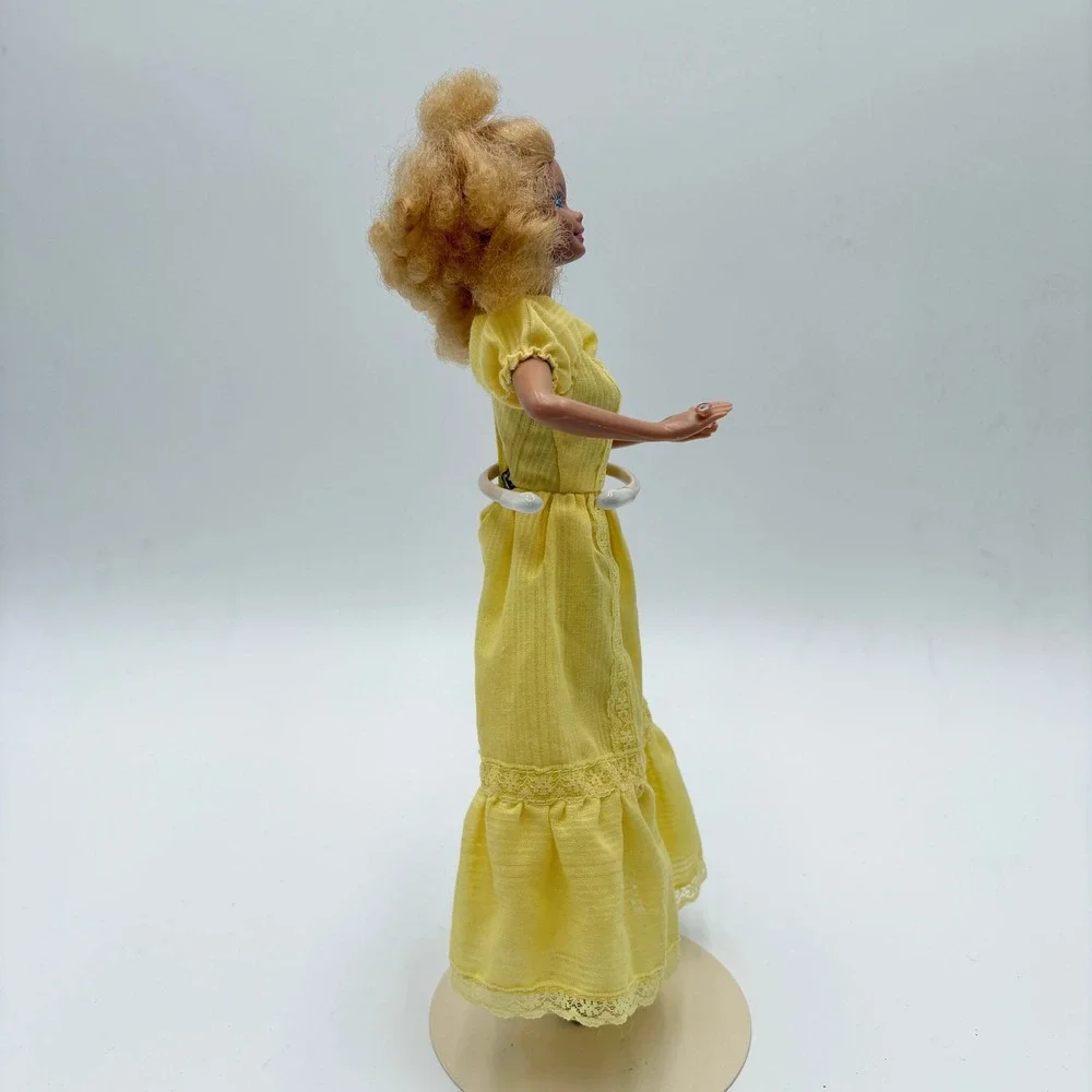 1981 Mattel Barbie Magic Curl Doll 3856 in Original Yellow Dress Vintage